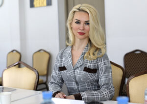 Елена Гладышева рассказала, как избежать рисков от фототроллей